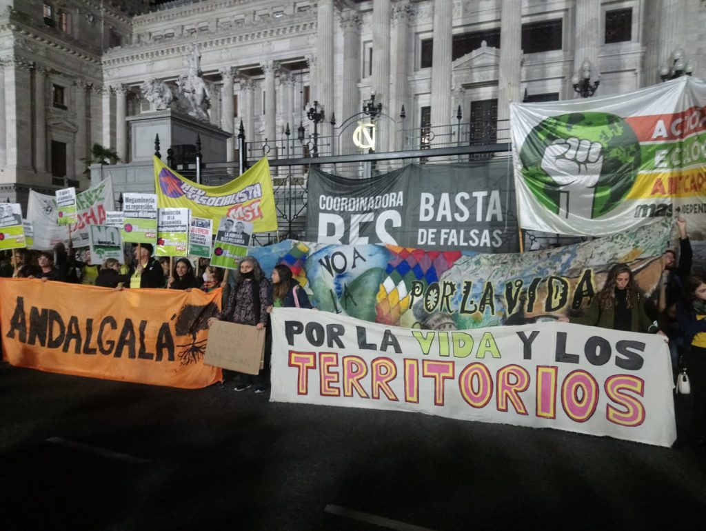 Concentración en repudio a la represión en Choya
