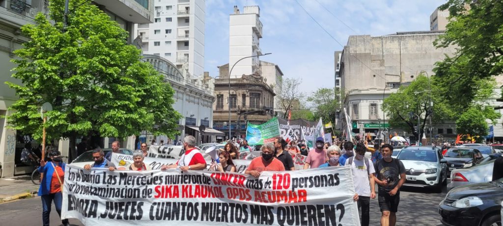 La lucha contra Klaukol en los medios